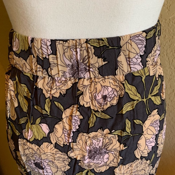 Leith Two Piece Set - Picture 7 of 8